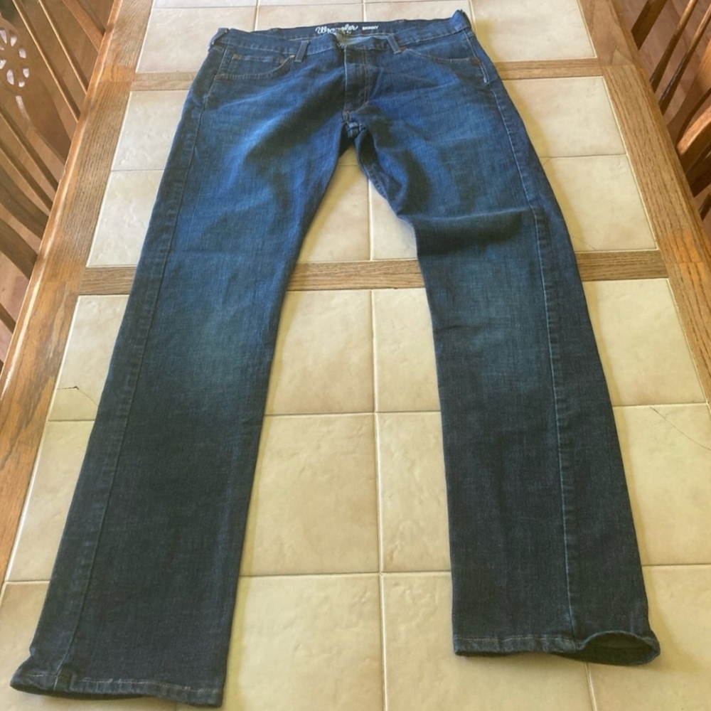 Wrangler mens Retro Skinny 36 waist and 34 length Discontinued and Rare find